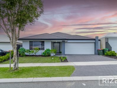 11 Gippsland Way, Banksia Grove WA 6031