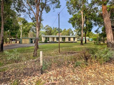 4 Reef Place, Leschenault WA 6233