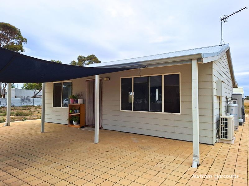 16 Mitchell Street, Kellerberrin WA 6410