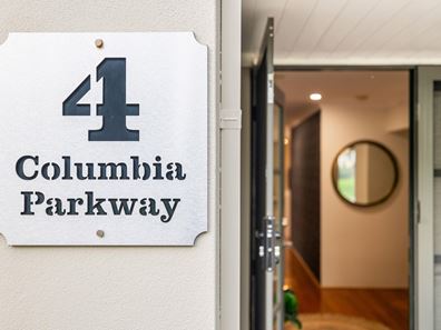 4 Columbia Parkway, Piara Waters WA 6112