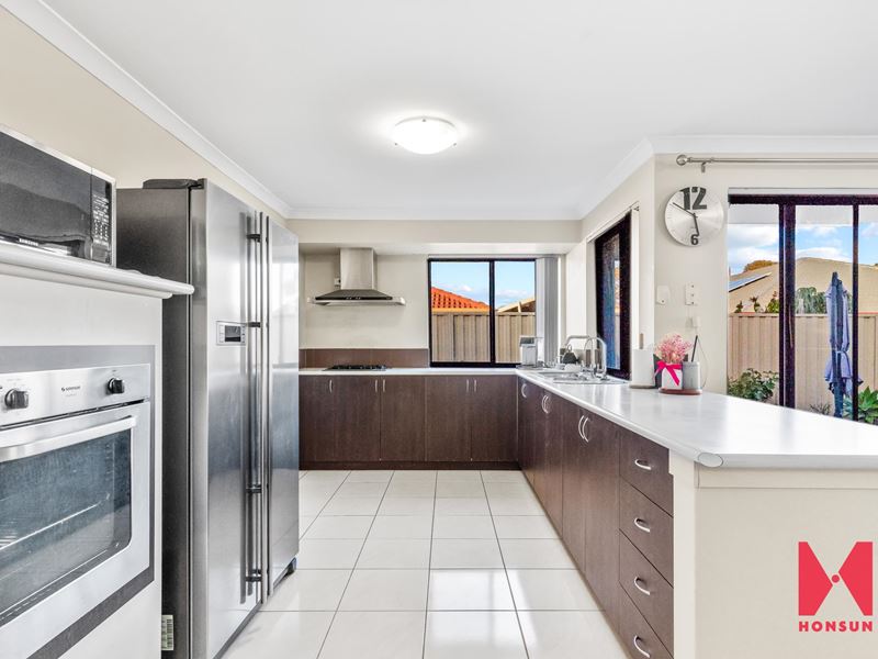 4 Hazlett Way, Canning Vale