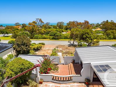 4 Yanagin Crescent, City Beach WA 6015