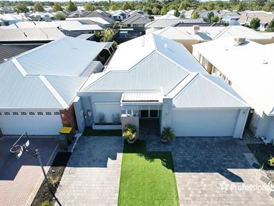 11 Alverda Parade, Aveley WA 6069