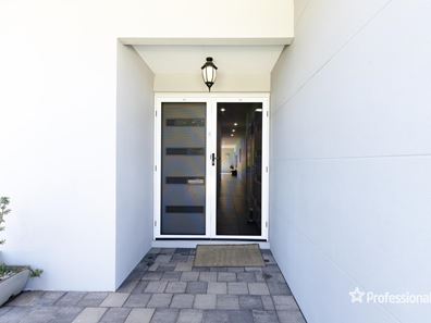 11 Alverda Parade, Aveley WA 6069