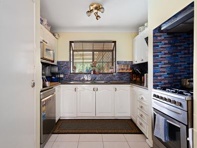 15 Bennetts Place, Hannans WA 6430