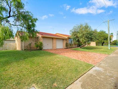 90 Leighton Road, Halls Head WA 6210