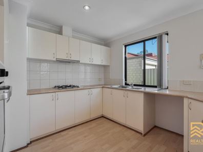2/21 Holton Way, Cannington WA 6107