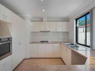 2/21 Holton Way, Cannington WA 6107