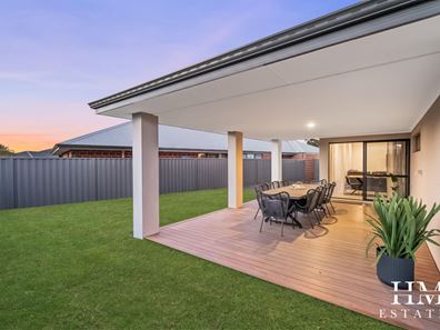 38 Serpentine Drive, South Guildford WA 6055