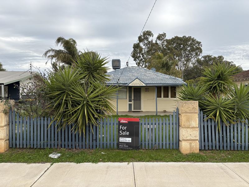 12 Melbourne Street, Moora WA 6510