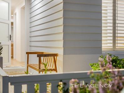 16 Topaz Way, Treeby WA 6164