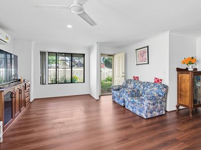 8/28 Holmesdale Road, Woodbridge WA 6056