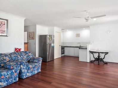 8/28 Holmesdale Road, Woodbridge WA 6056