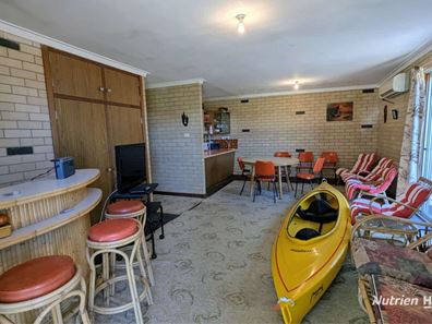 33 Mortimer Road, Guilderton WA 6041