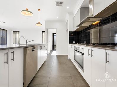 17 TRUSTY WAY, Piara Waters WA 6112