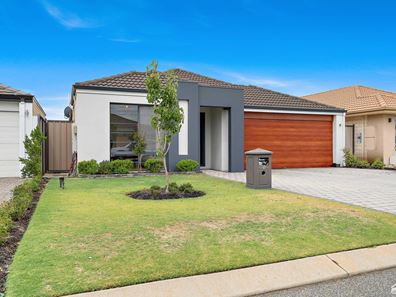 18 Terracina Parkway, Piara Waters WA 6112