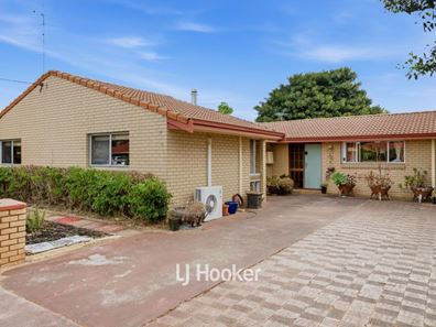 12 Downing Street, Carey Park WA 6230