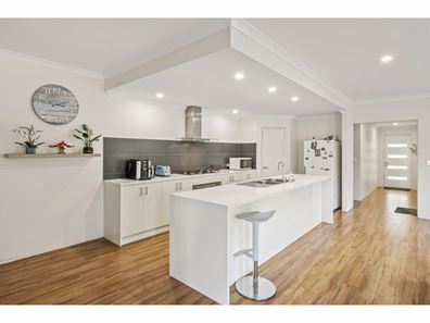 18 Clematis Way, Broadwater WA 6280