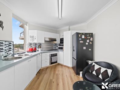 18/6A Valley Road, Halls Head WA 6210