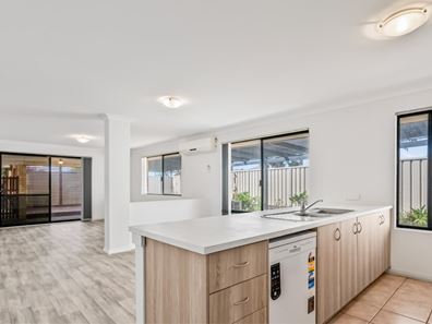 16 Coniston Drive, Ellenbrook WA 6069