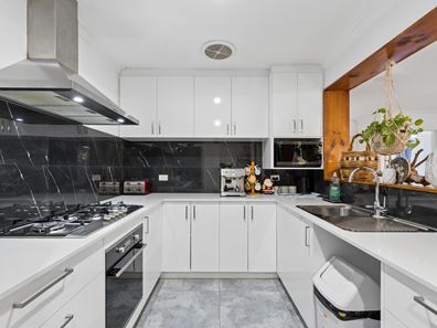 15 Parer Close, Thornlie WA 6108