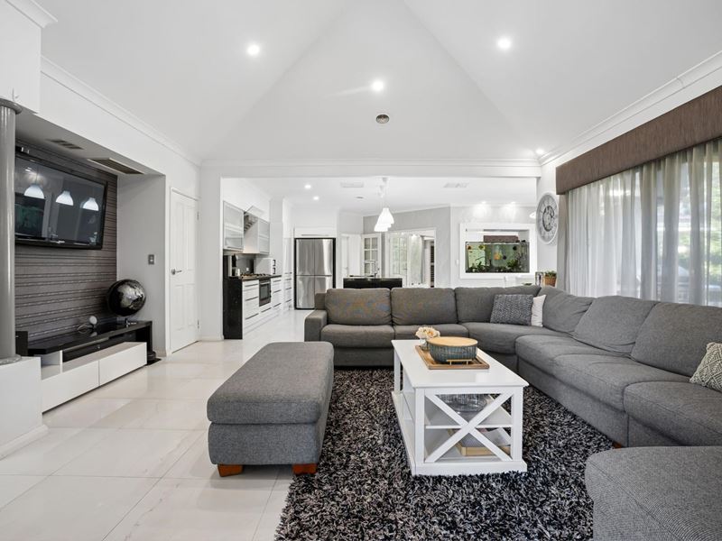 353 Vines Avenue, The Vines
