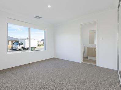 17 Fairy Way, Dudley Park WA 6210