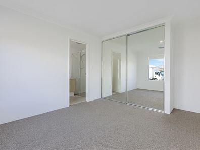 17 Fairy Way, Dudley Park WA 6210