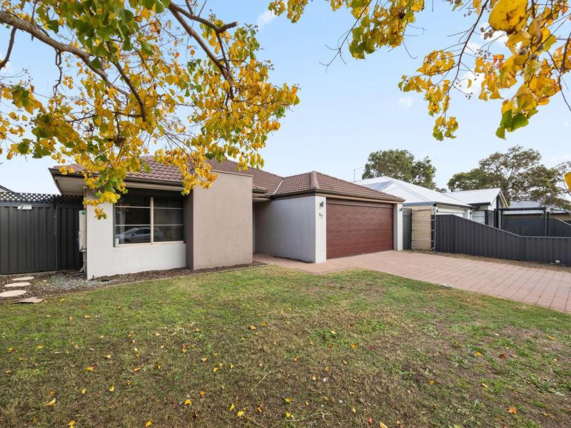 12 Cinnabar Loop, Byford WA 6122