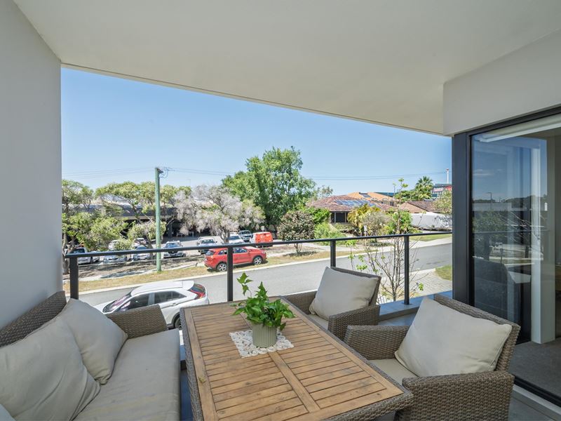 2/14 Roebuck Street, Innaloo WA 6018