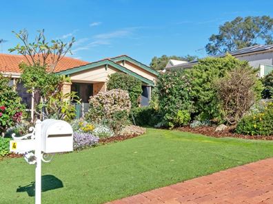 4 Royal Melbourne Avenue, Connolly WA 6027