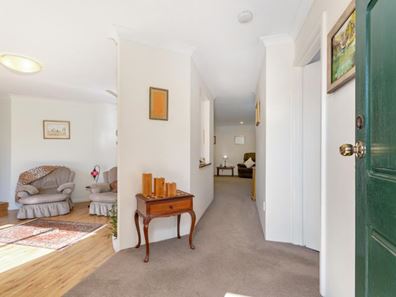 4 Royal Melbourne Avenue, Connolly WA 6027