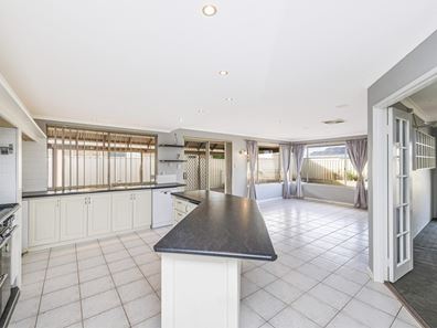 8 Etchell Mews, Waikiki WA 6169