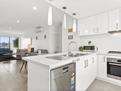 12/81 Orsino Boulevard, North Coogee WA 6163