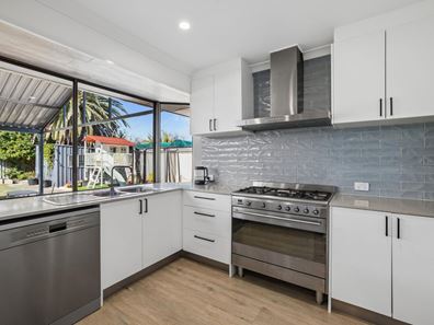 52 Sanderling Drive, Thornlie WA 6108