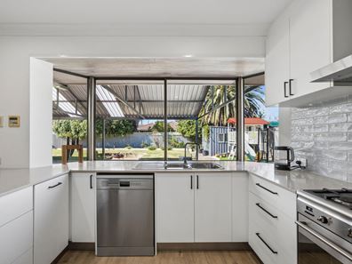 52 Sanderling Drive, Thornlie WA 6108