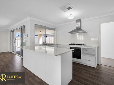 11 Lanciano Way, Piara Waters WA 6112