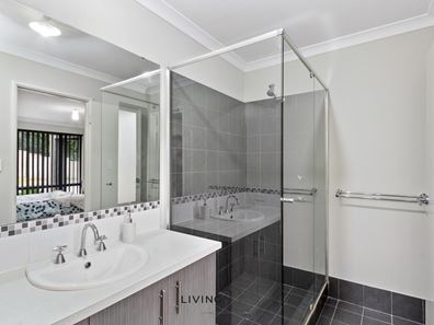 Room/1  14A Gilmore Place, Forrestfield WA 6058