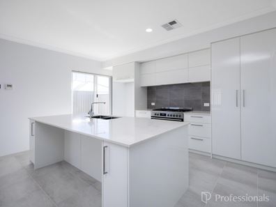3 Killarney Street, Yanchep WA 6035