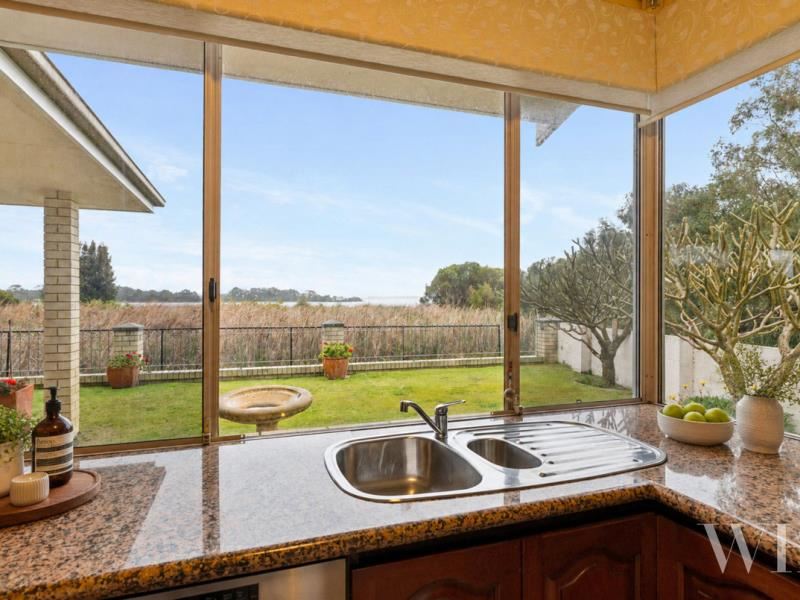 19/240 Burke Drive, Attadale
