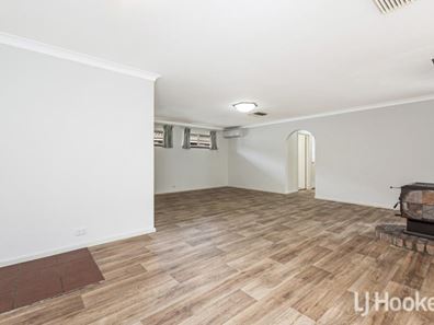 8 Sandalwood Parade, Halls Head WA 6210
