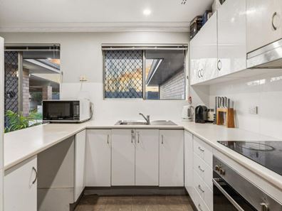 2/176 Fern Road, Wilson WA 6107