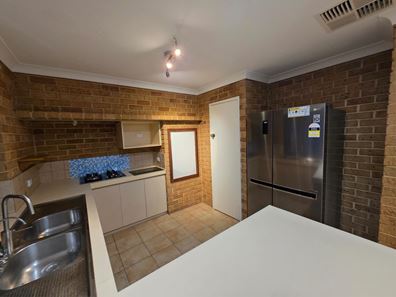 33 Forrest Crescent, Thornlie WA 6108