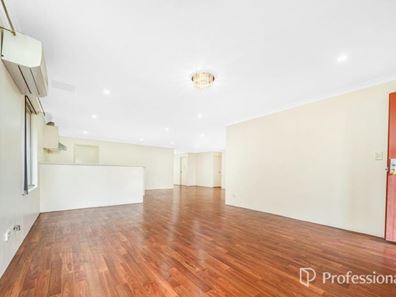 11 Flynn Street, Canning Vale WA 6155
