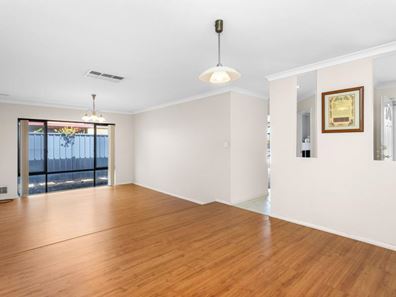 4 Heath Place, Thornlie WA 6108