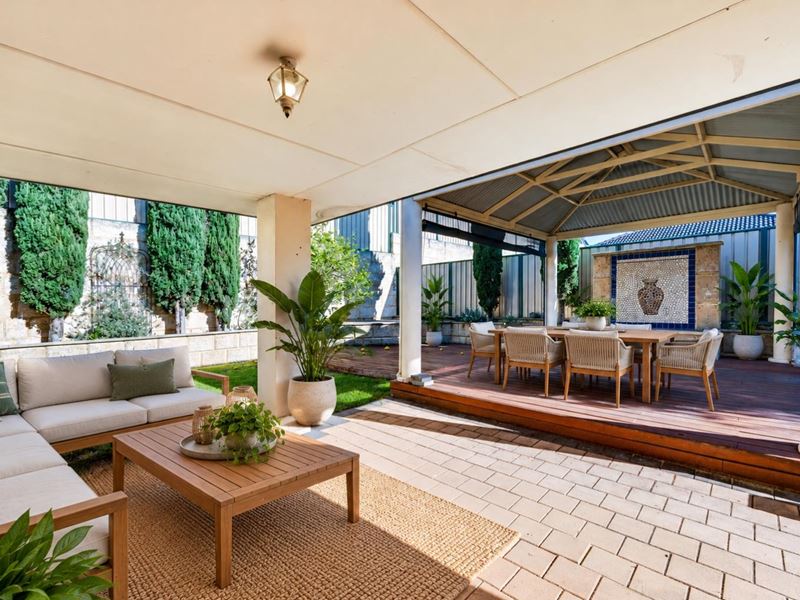 19 Pepperell Cres, Leda WA 6170