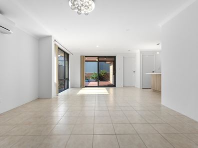 16 Litchfield Circle, Wandi WA 6167