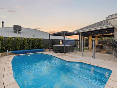 33 Pirianda Way, Aveley WA 6069