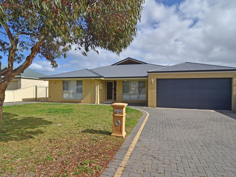 9 Dauphin Cres, Castletown WA 6450