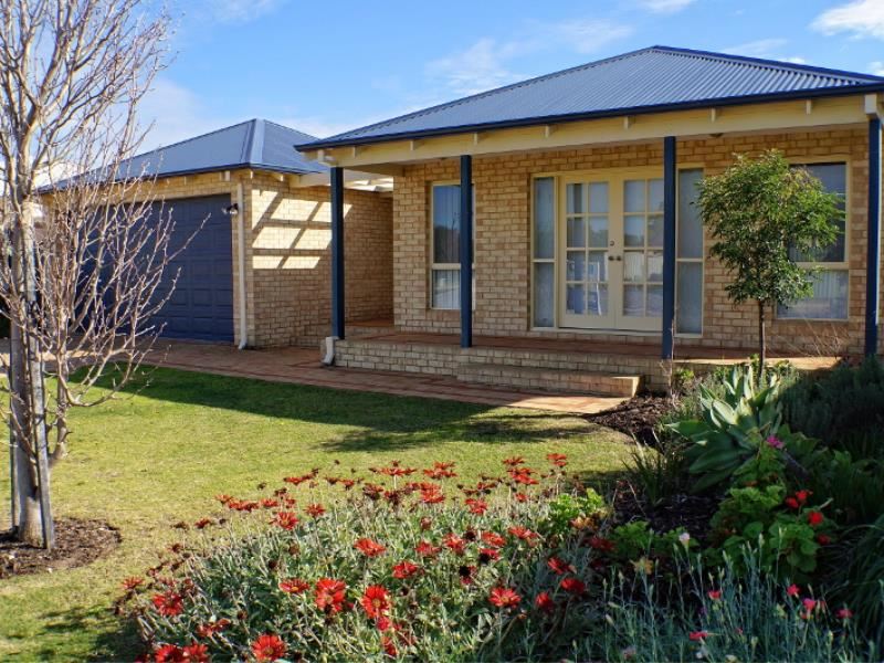 9 Woodstock Turn, Ravenswood